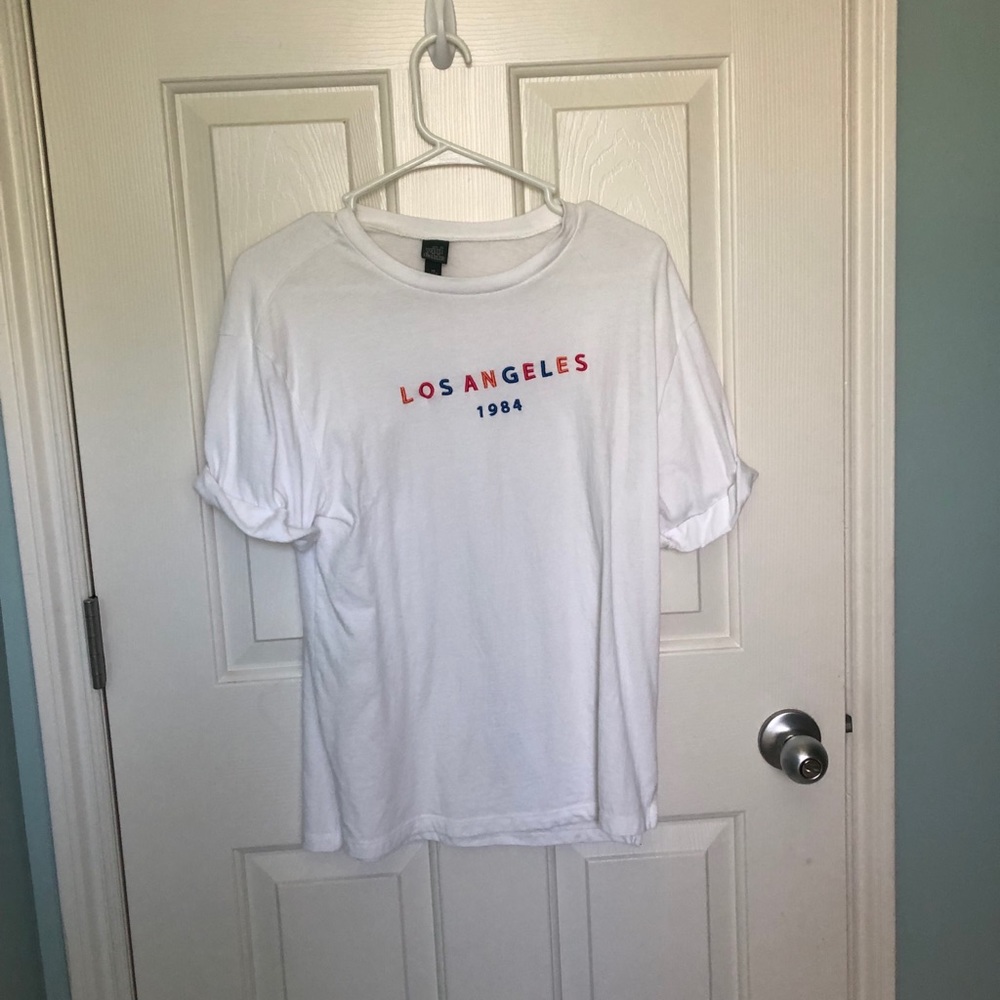 a dupe of a brandy melville los angels t-shirt